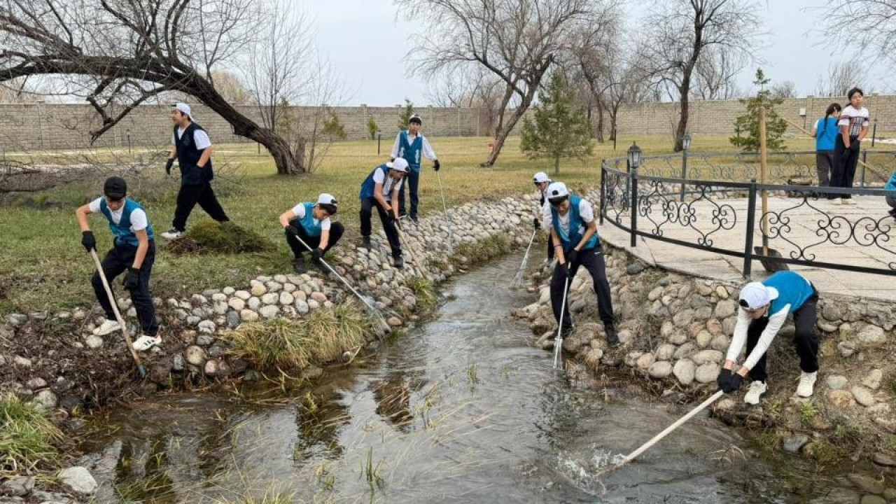 Жас қазақстандықтар «Мөлдір бұлақ» республикалық акциясына қатысты