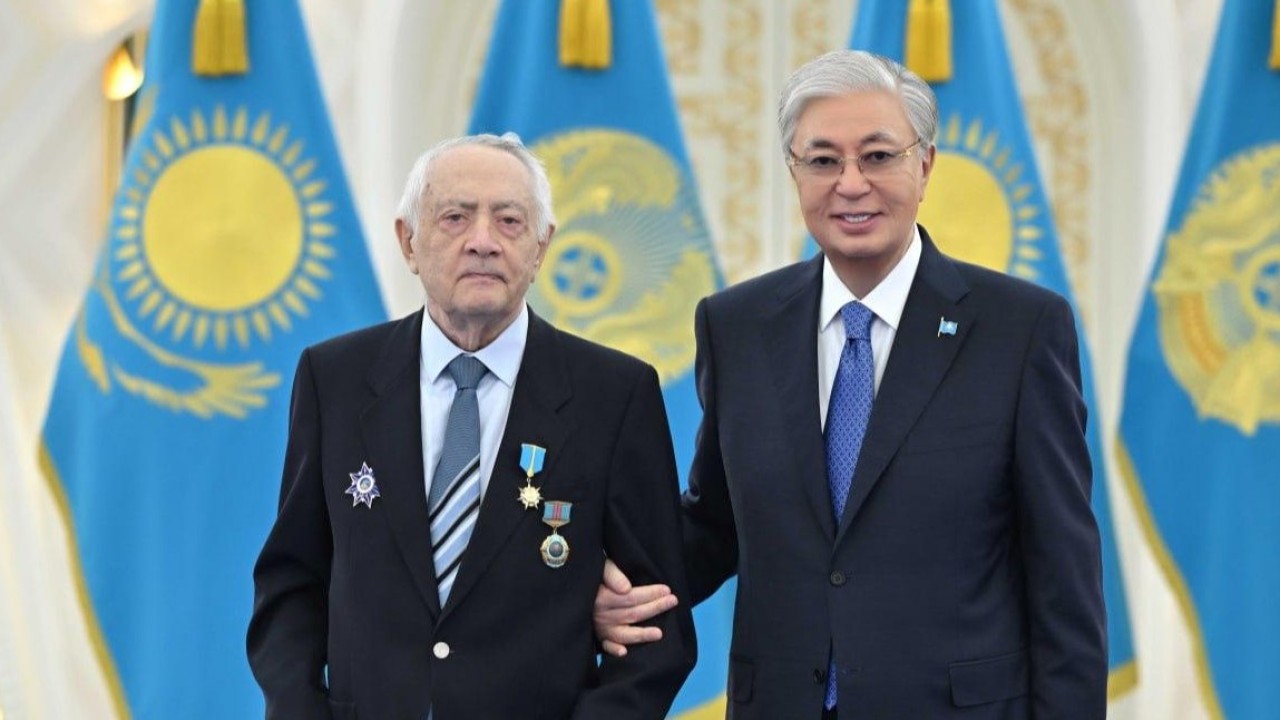 Президент альпинист Ерванд Ильинскийге «Қазақстанның Еңбек Ері» атағын тапсырды