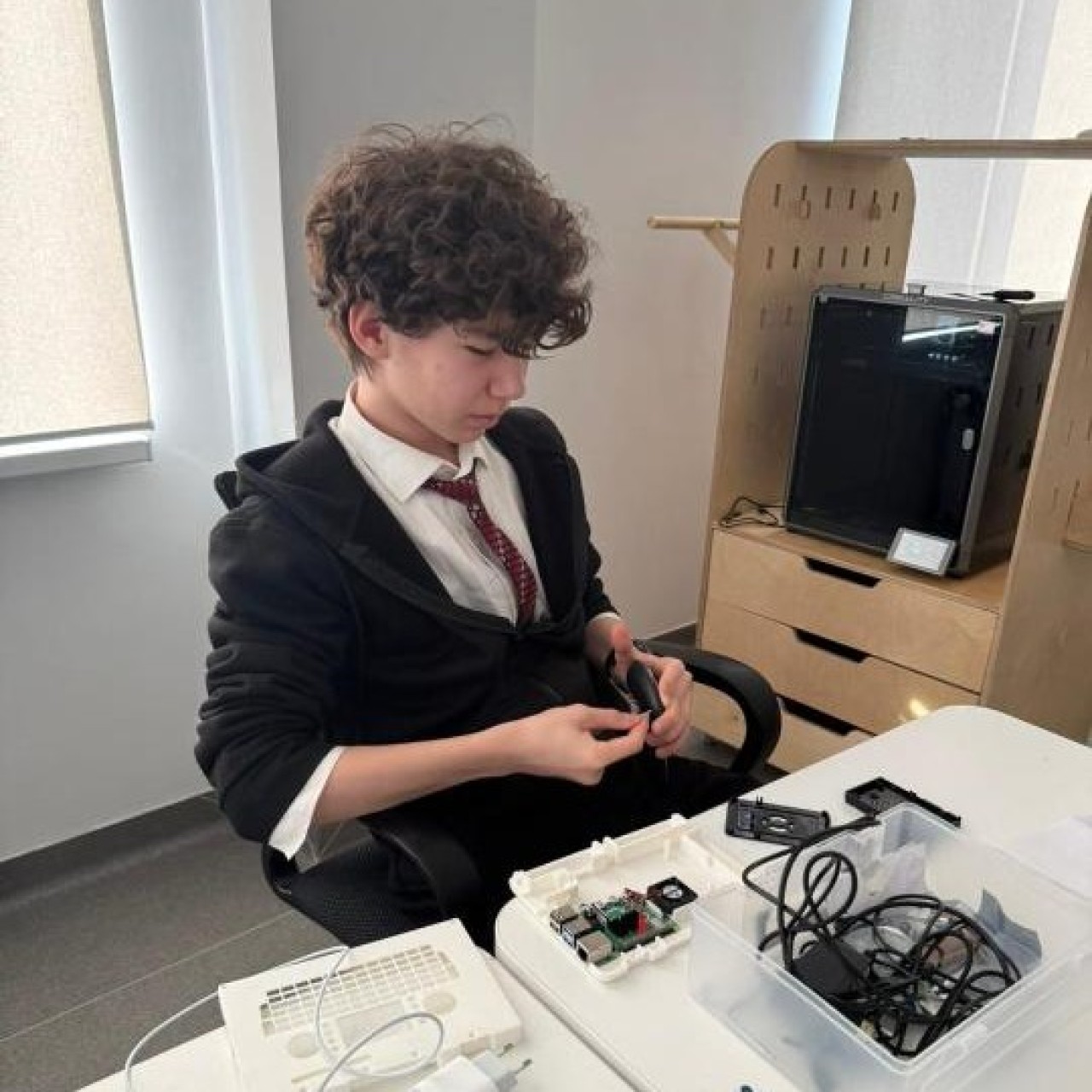 Астаналық оқушы компьютер құрастырып шығарды