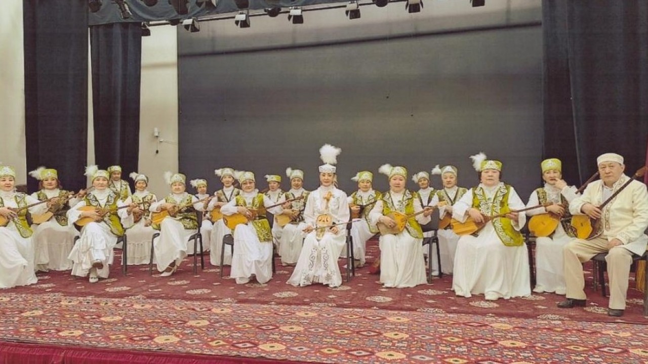 Елордалық домбырашы әжелер Қырғызстаннан бас жүлдемен оралды