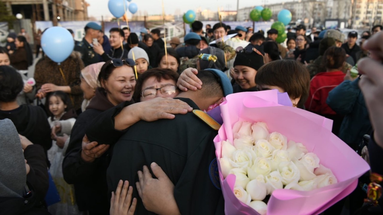 Елордалықтар әскери борышын өтеген сарбаздарды қарсы алды