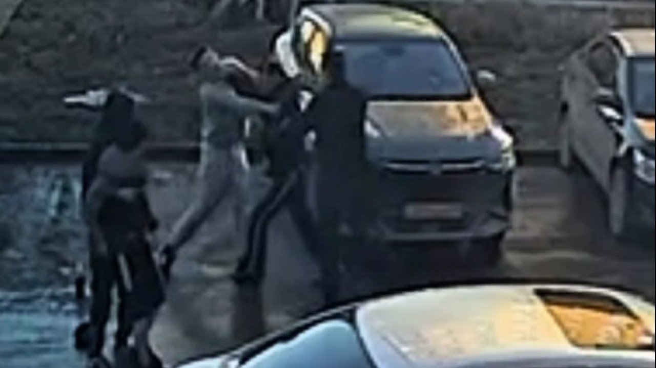 Қостанайда полицейді жабылып соққыға жыққандардың үстінен қылмыстық іс қозғалды