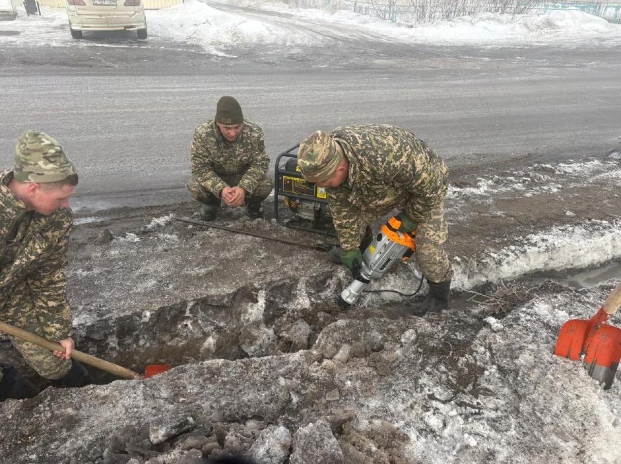 «Астана» өңірлік қолбасшылығының 150 әскериі бөгеттерді нығайтып жатыр