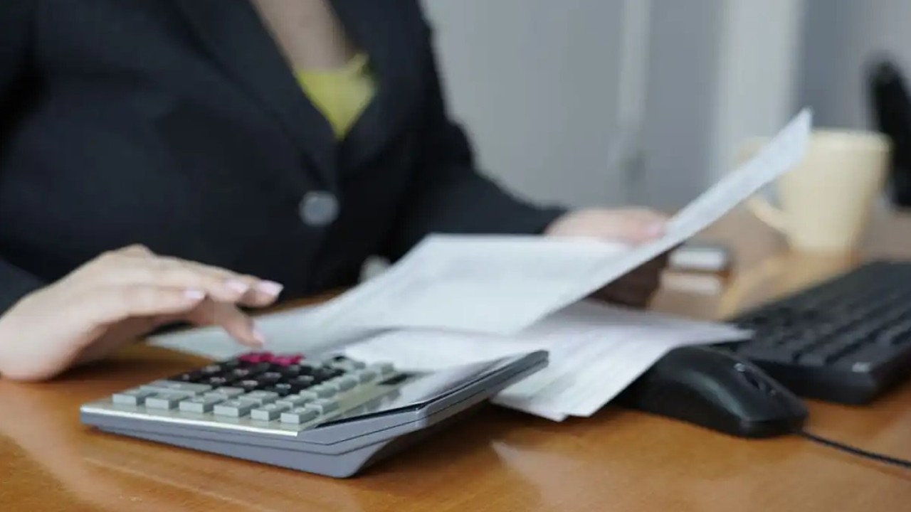 Алимент төлемегені үшін 20 сағат қоғамдық жұмысқа тартылды