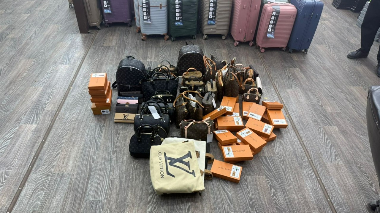 Жүздеген контрафакт Louis Vuitton сөмкесі тәркіленді