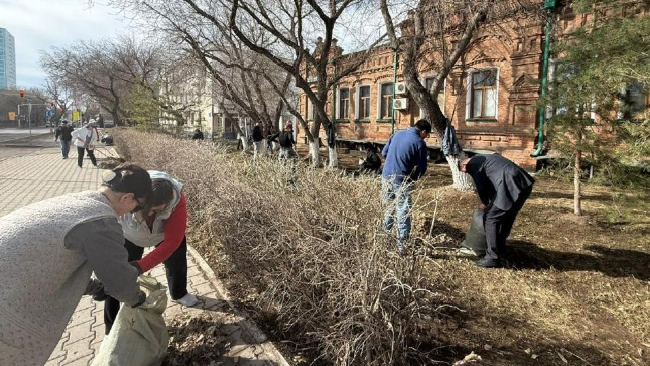 Елордалық театр ұжымы «Таза Қазақстан» акциясына қатысты