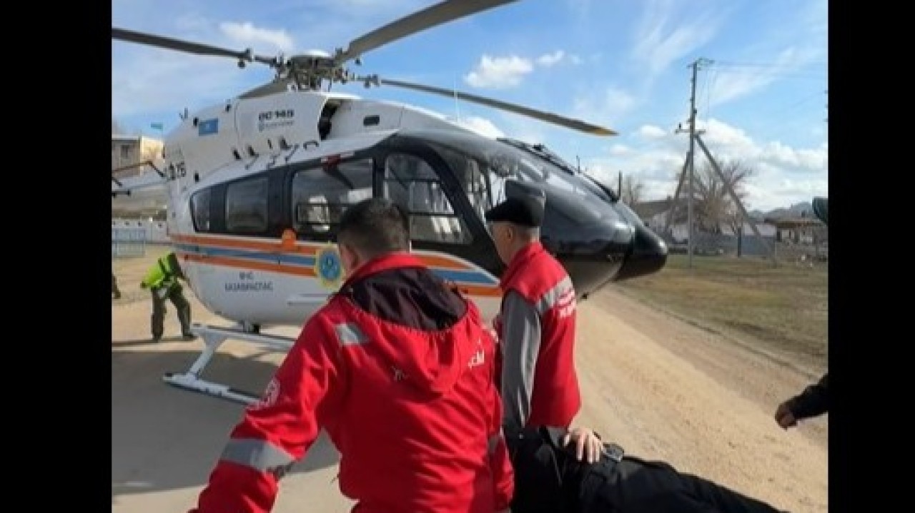 Қарқаралыда автобус аударылып, зардап шеккен 3 адам тікұшақпен эвакуацияланды