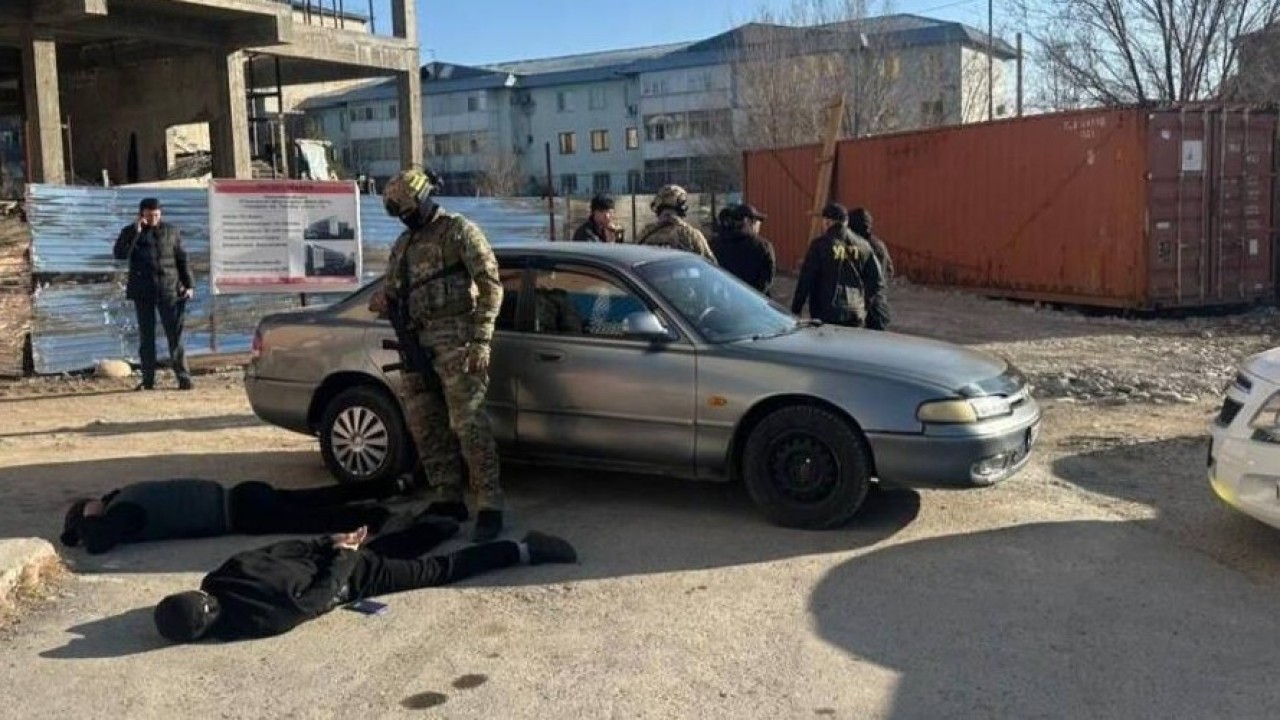 Пластикалық терезелерді күшпен ашқан: IIM пәтер ұрлықшыларын құрықтады