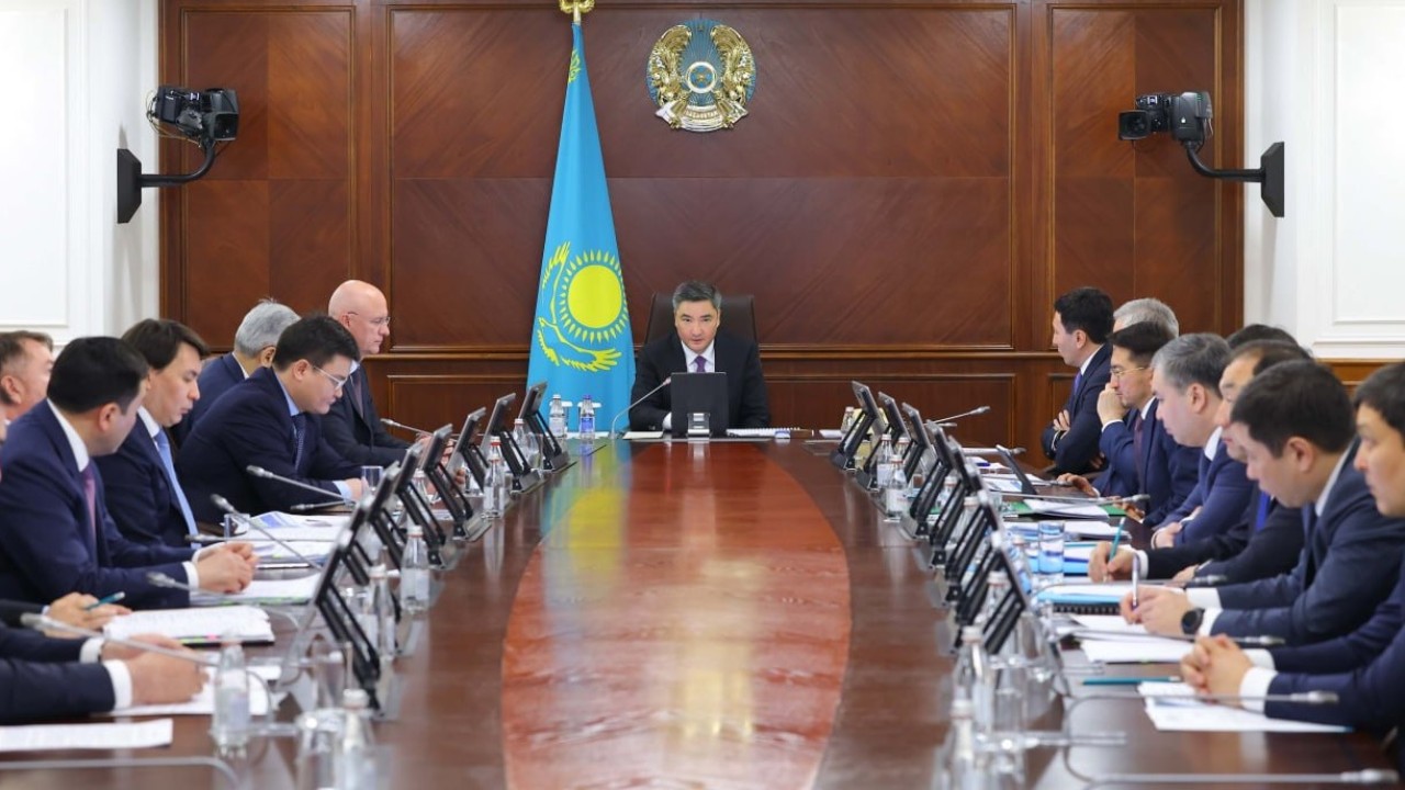 Олжас Бектенов экономиканы монополиясыздандыру жөніндегі комиссия отырысын өткізді