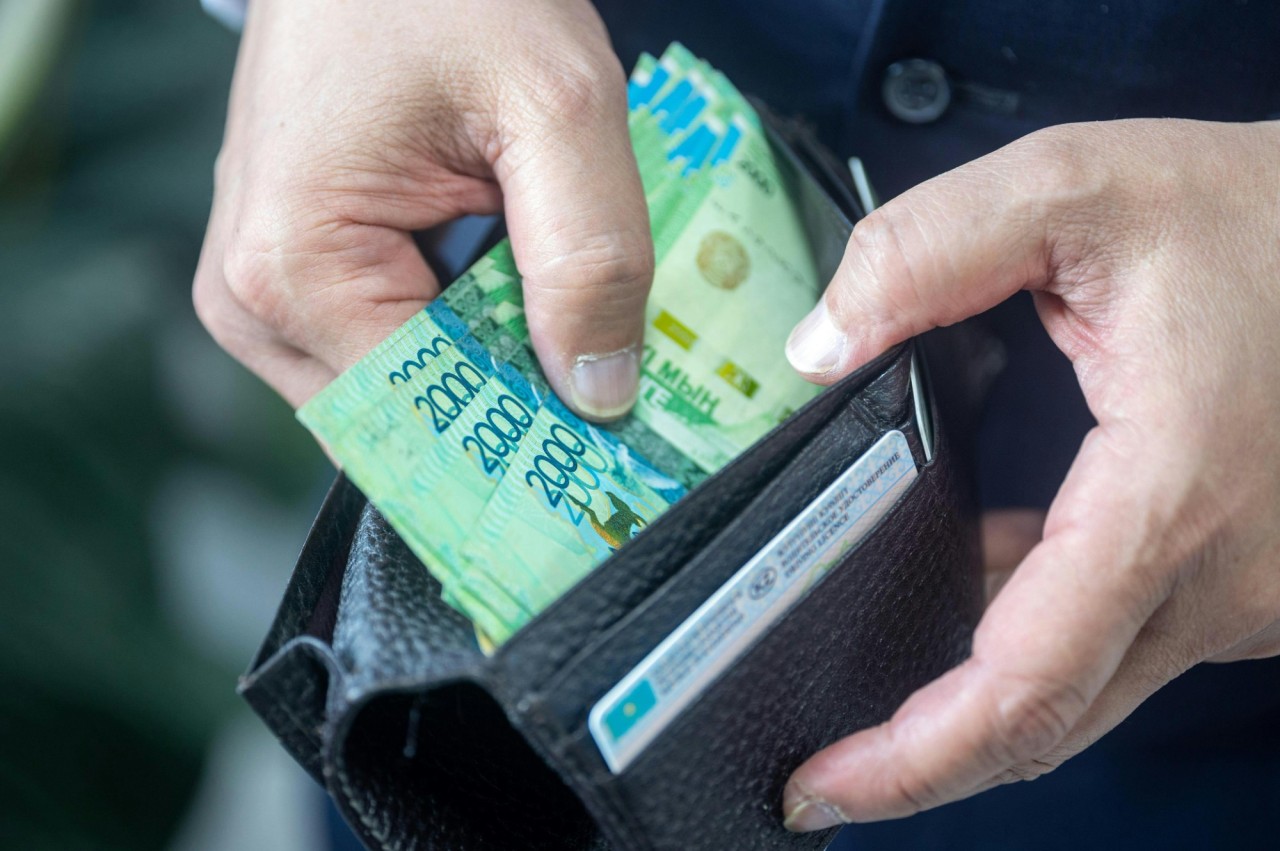 Талдықорғанда таныстарын күштеп микронесие рәсімдеуге бопсалаған топтың қылмысы әшкереленді