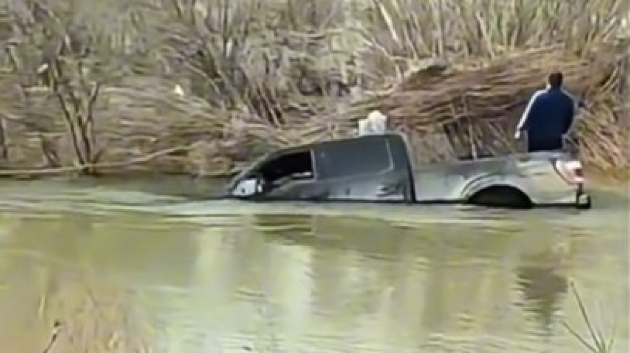 Есіл өзенінде қатты ағыс пикапты 500 метрге дейін алып кетті