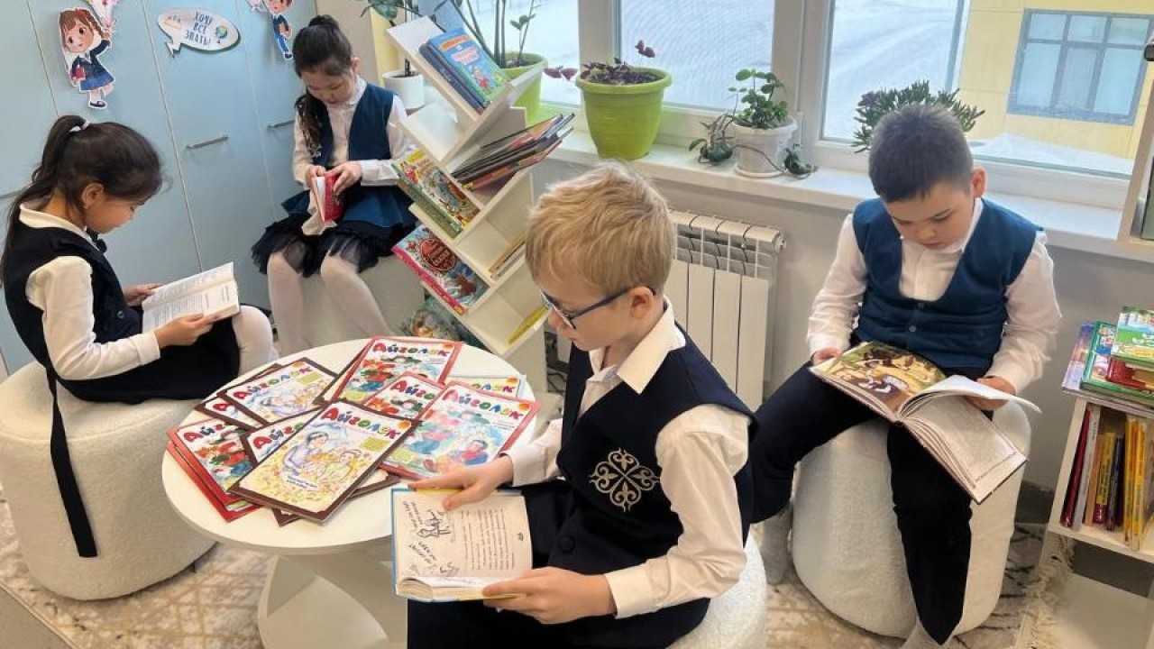 «Келешек мектеп»: Астанадағы білім ордаларында кітап оқу бұрышы ашылып жатыр