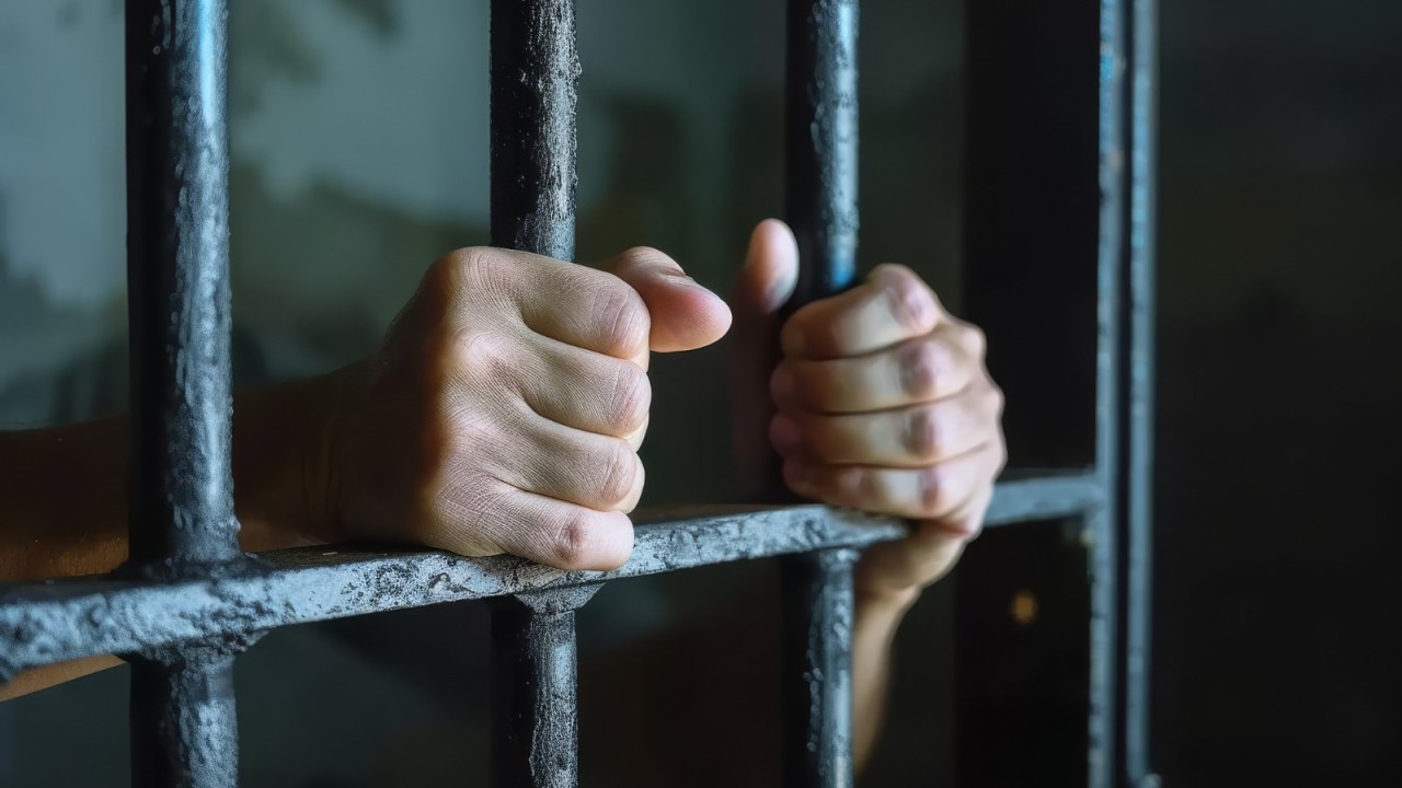 Астанада полиция қызметкерлерін балағаттаған мас адам сотталды