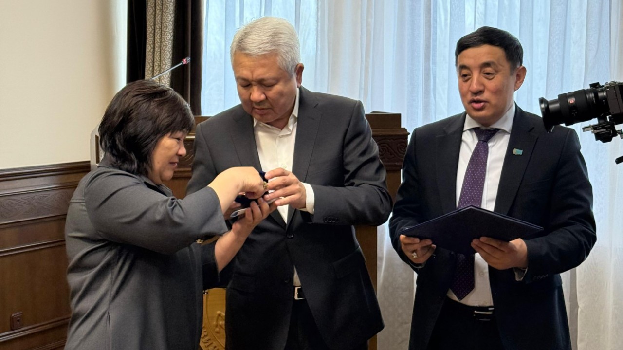 Әдебиеттанушы Жанат Әскербекқызының үш жаңа кітабының тұсауы кесілді