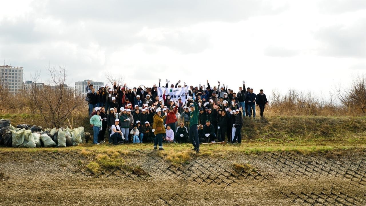 Астанада мыңнан астам банк қызметкері «Таза Қазақстан» акциясына қатысты