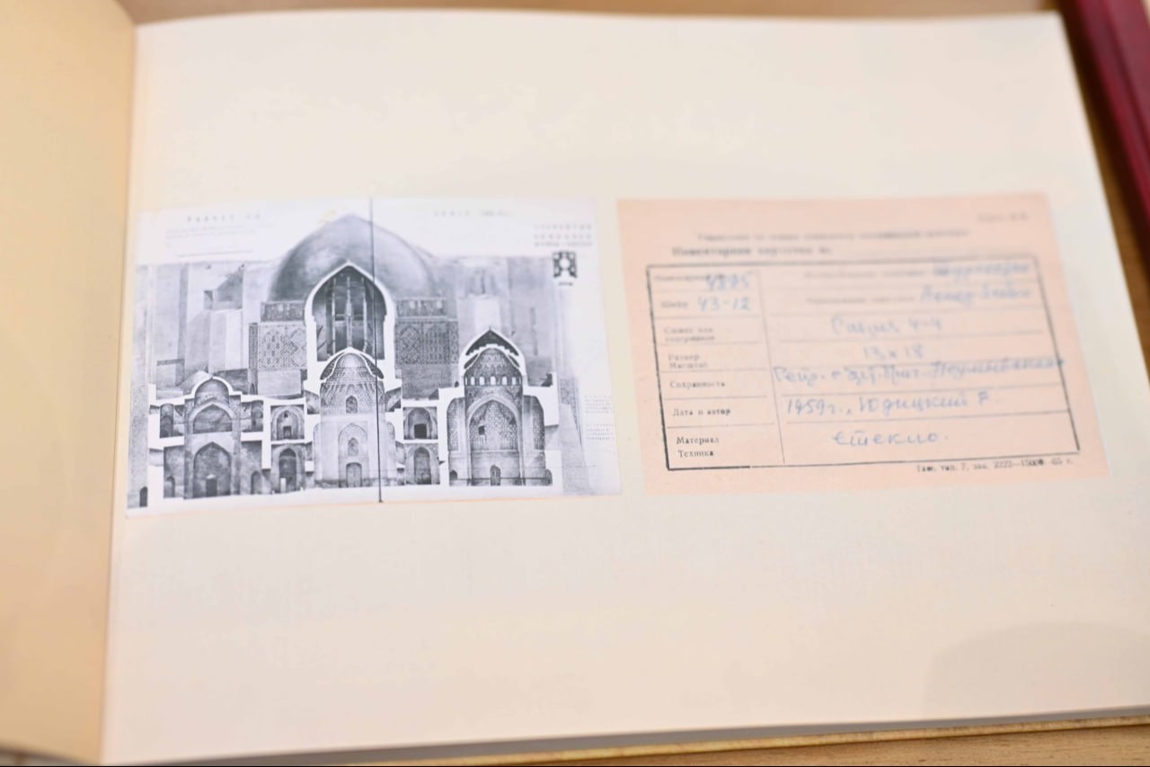 Шавкат Мирзиёев Қасым-Жомарт Тоқаевқа бірқатар тарихи құжатты тапсырды