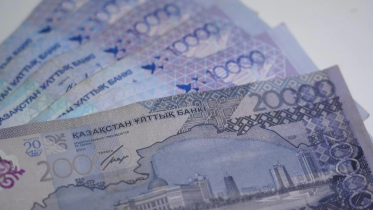 Алматылық сот орындаушысына 8,6 млн теңге айыппұл салынды