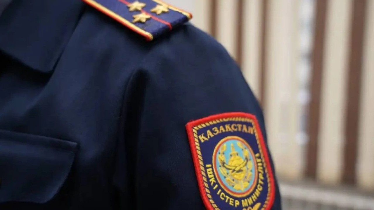 Қарағанды облысында үш жасар баланың үстіне ғимараттың қаптамасы құлады