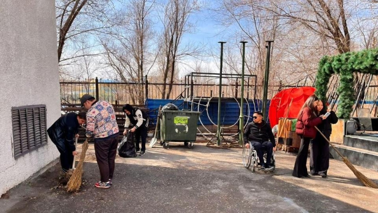 «Таза Қазақстан»: «Қанаттылар» театры экологиялық акцияға атсалысты