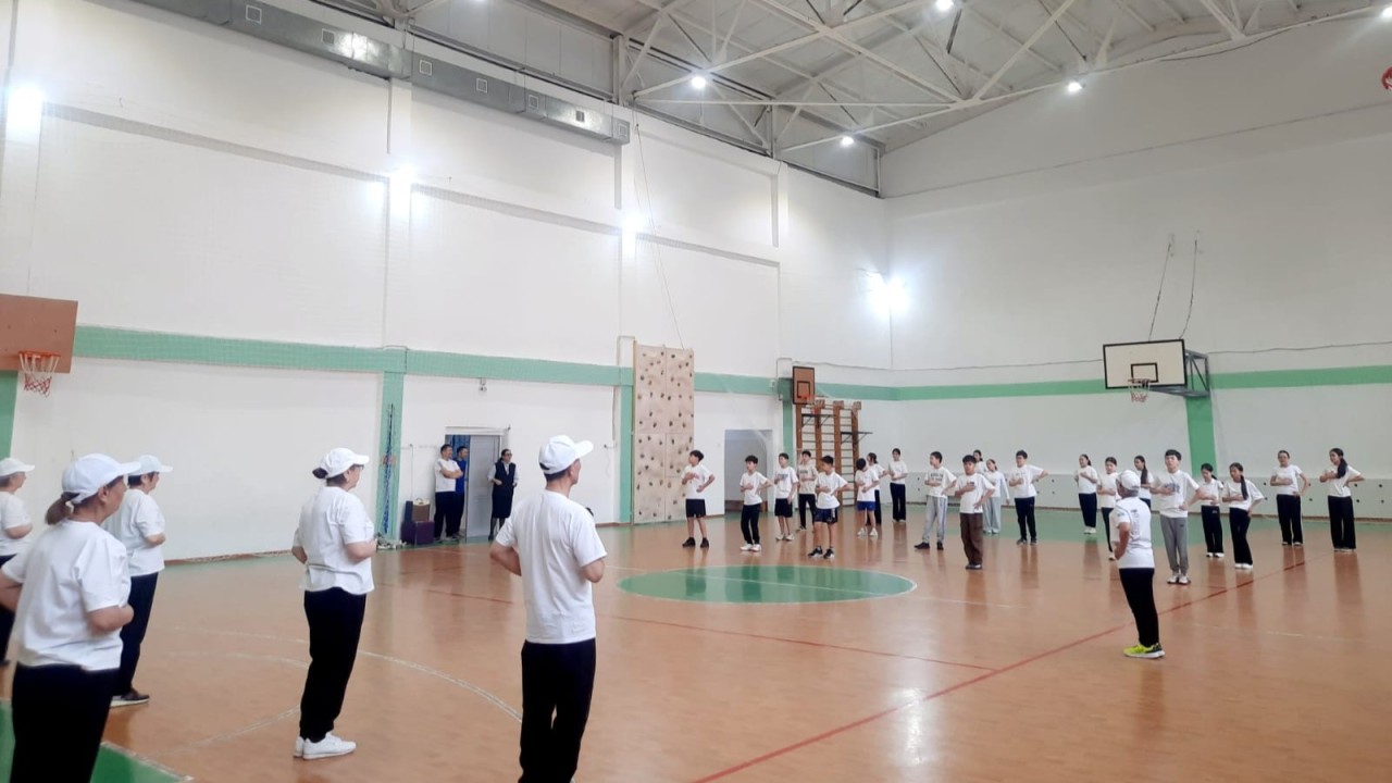 Астанада зейнеткерлер мен оқушылар бірлескен цигун жаттығуларын өткізді