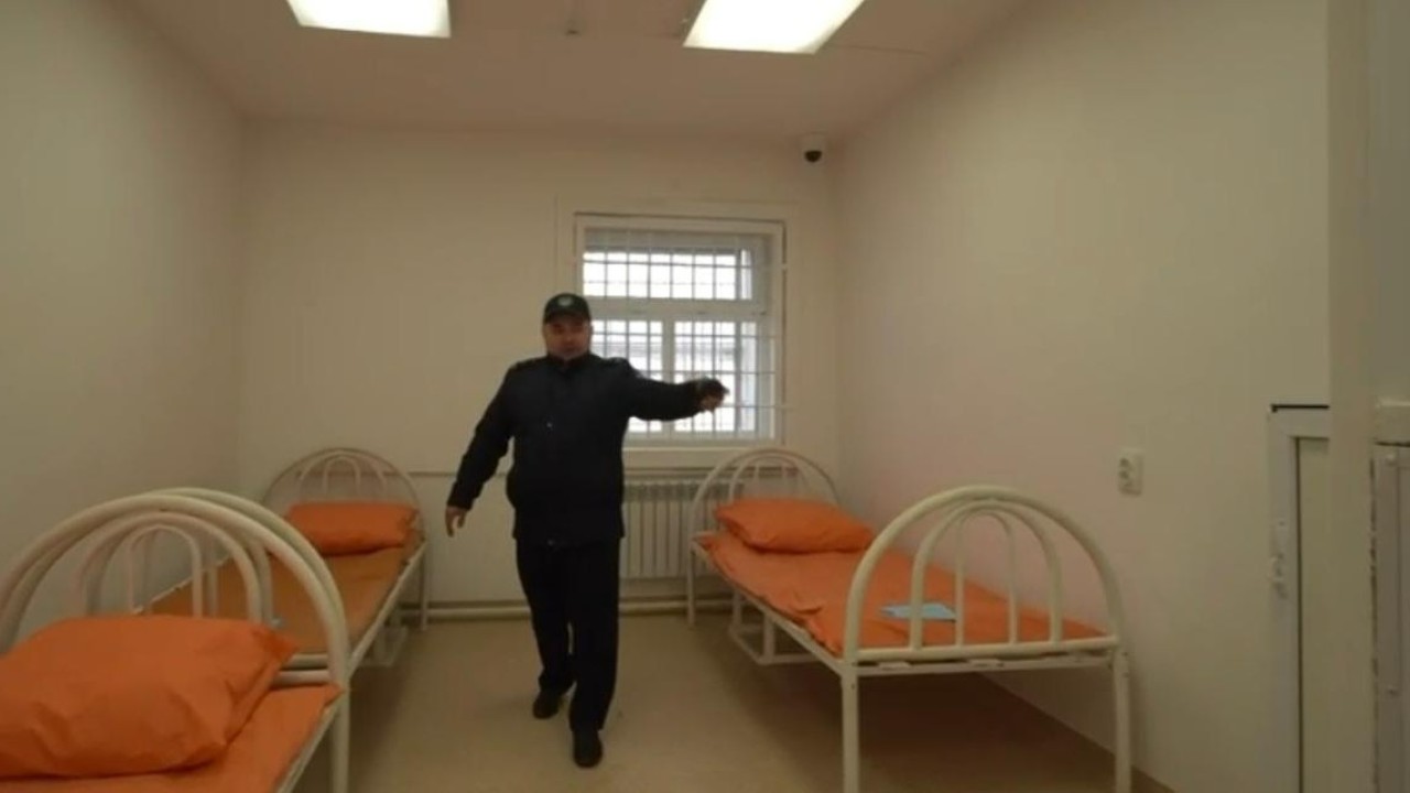 Заң мен тәртіп: Астанада студенттерге арнап тергеу изоляторында экскурсия ұйымдастырылды