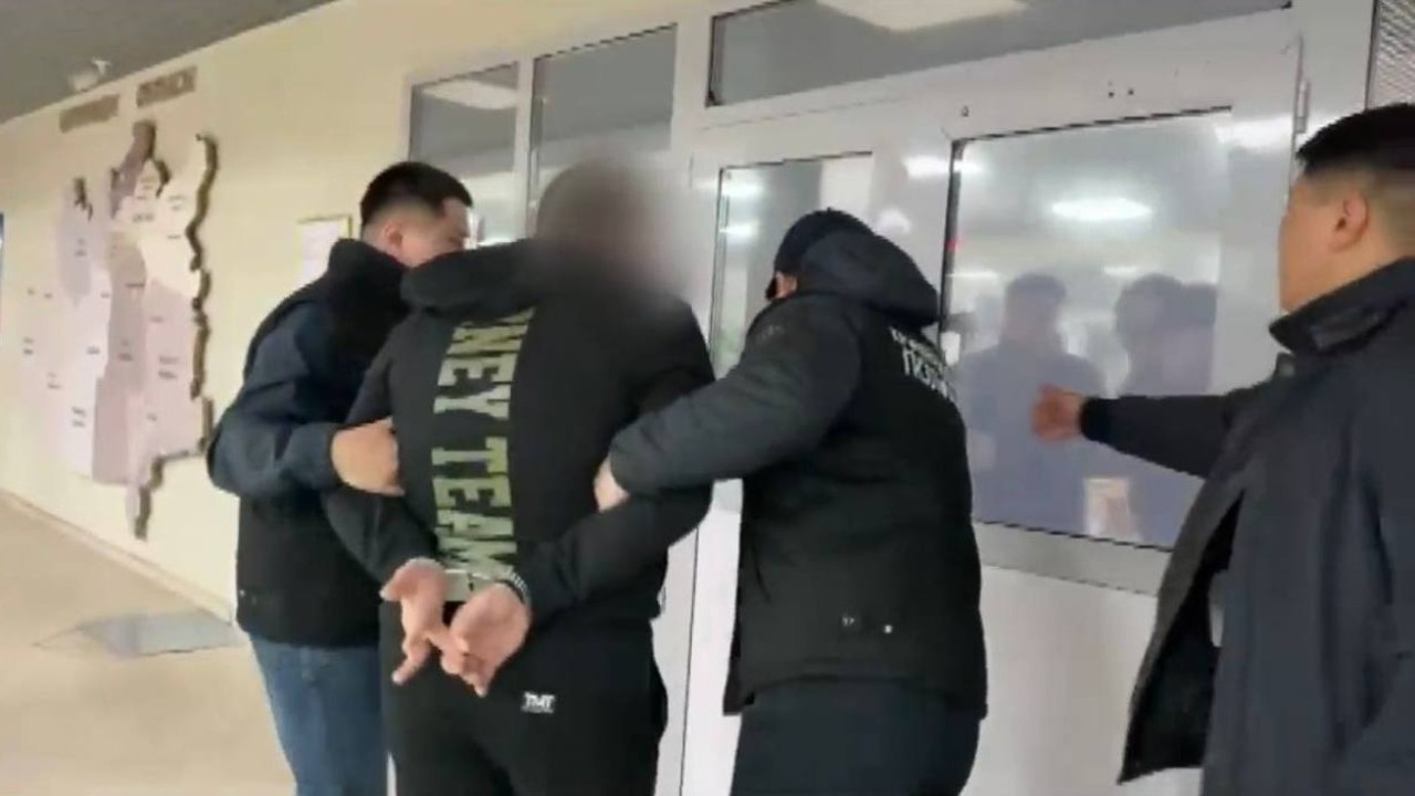 Бес жыл ұстатпай жүрген қ​​​арағандылықты полиция үйдегі жасырын қуыстан тапты