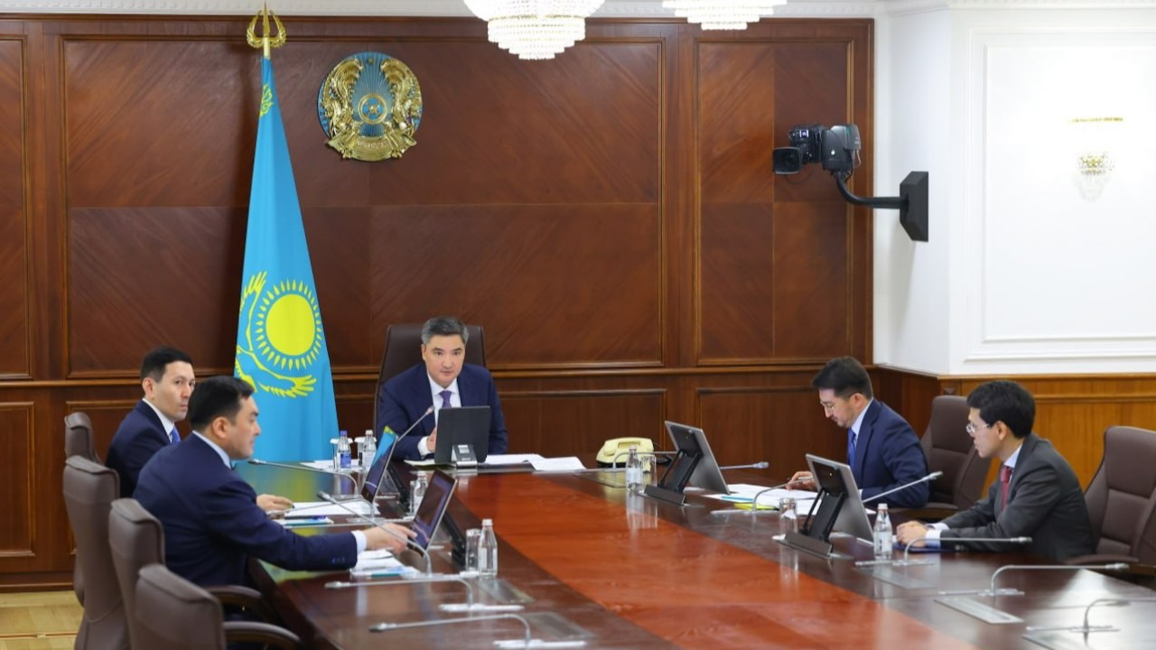 Олжас Бектенов «Деректерді өңдеу орталықтары алқабы» жобасын жүзеге асыру бойынша кеңес өткізді