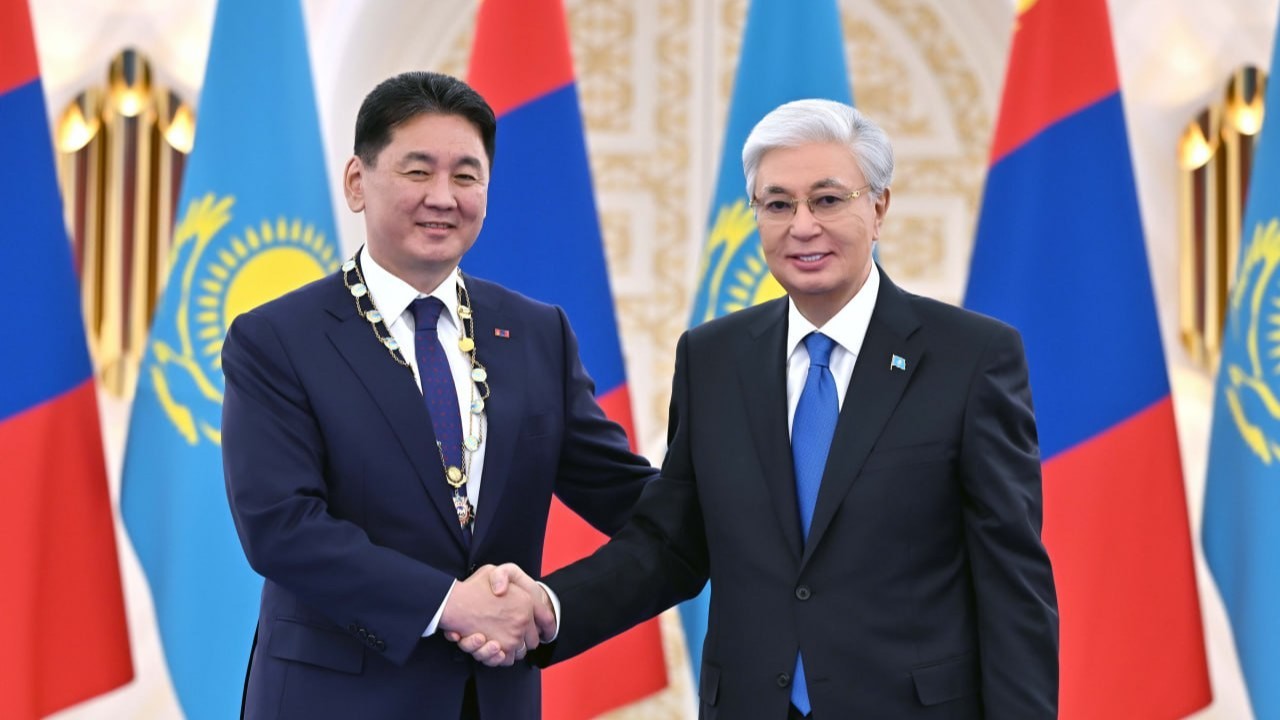 Тоқаев Моңғолия Президентін «Алтын Қыран» орденімен марапаттады