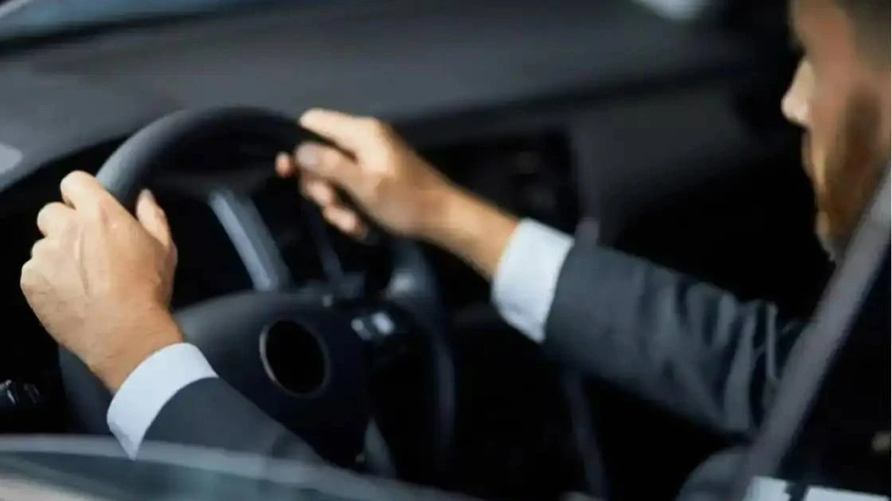 Жүргізуші куәлігі жоқ елордалық мас күйде көлігімен автобусты соқты