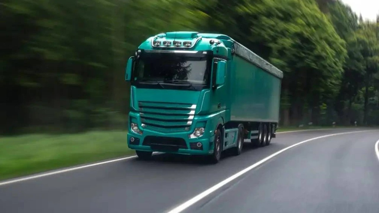 Халықаралық тасымалдаушының жүк көліктерінің кемінде 50% өзіне тиесілі болуы тиіс