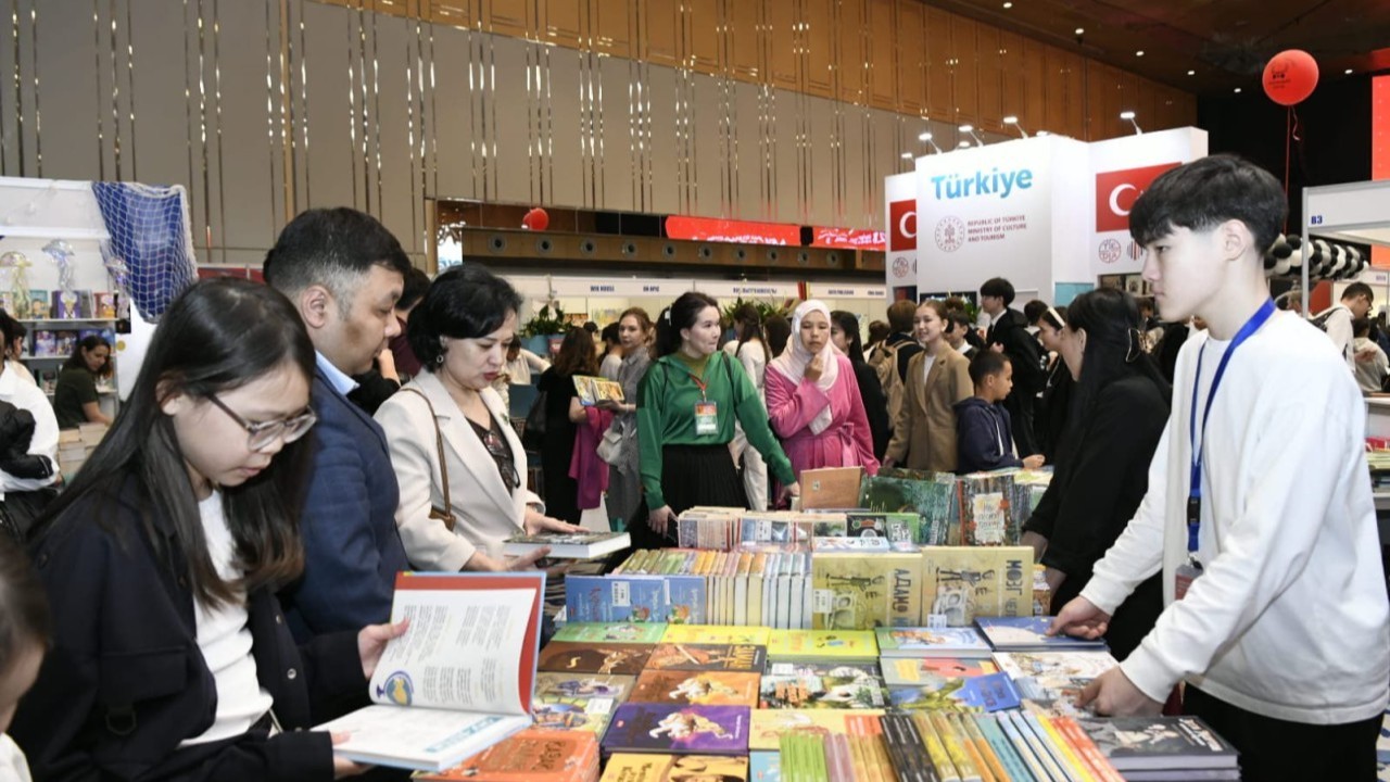 Астанадағы халықаралық кітап көрмесінің алғашқы күніне 10 мыңнан астам адам келді