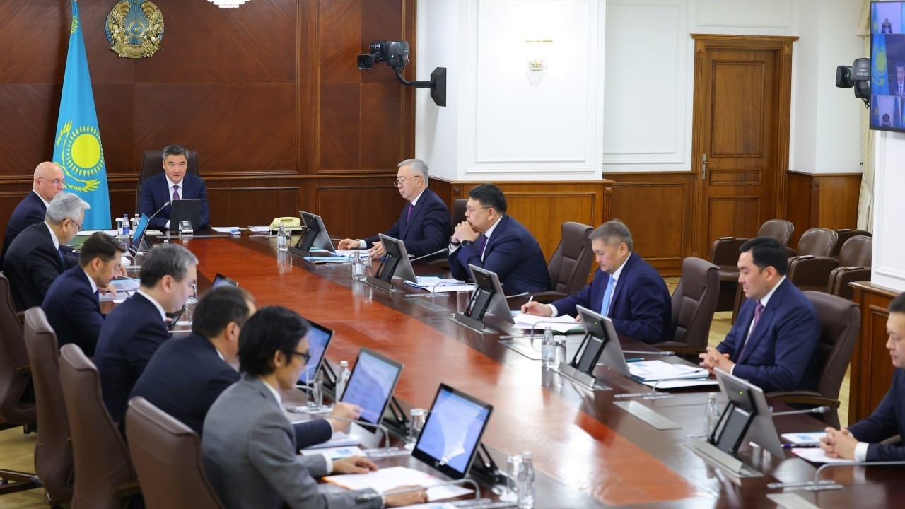 Олжас Бектенов: Цифрландыру және ЖИ жобаларына басым қолдау көрсетілуі тиіс