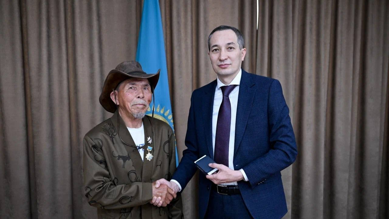 Франция оралған жиһанкез Сәрсенбай Қотырашовқа жаңа атақ берілді