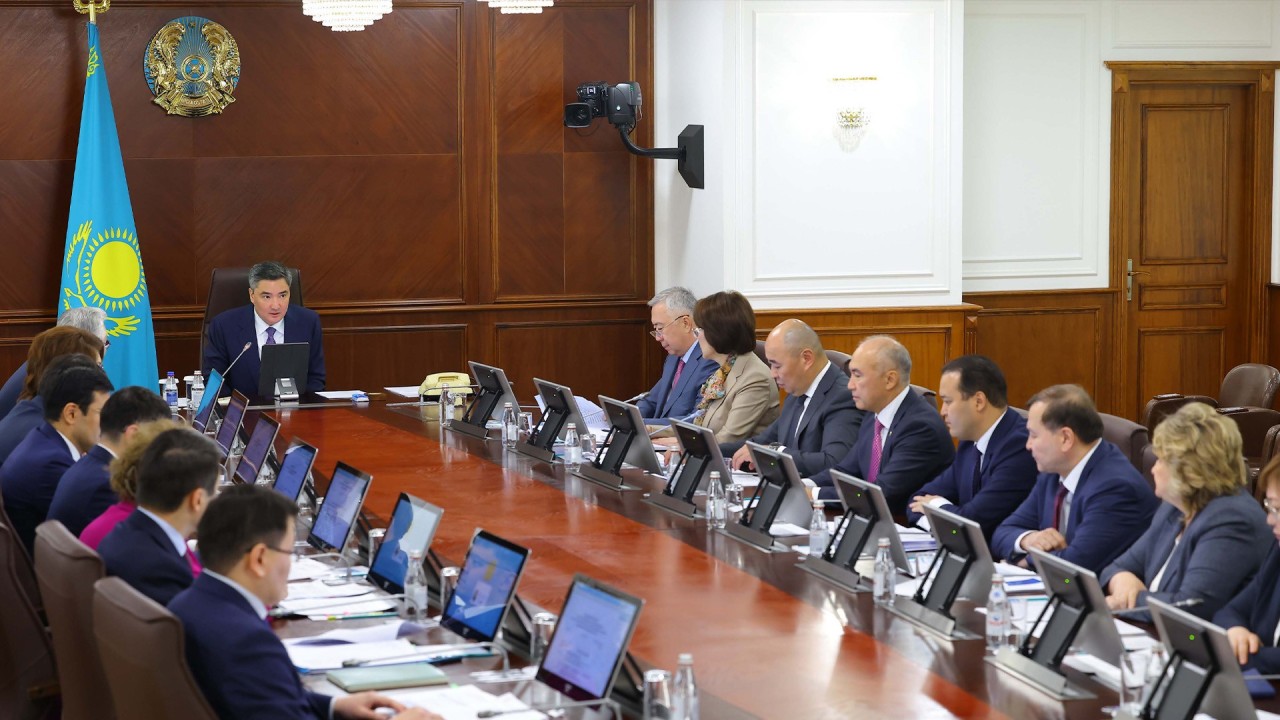 Олжас Бектенов фармацевтикалық өнім өндірісін ұлғайтуға назар аударды