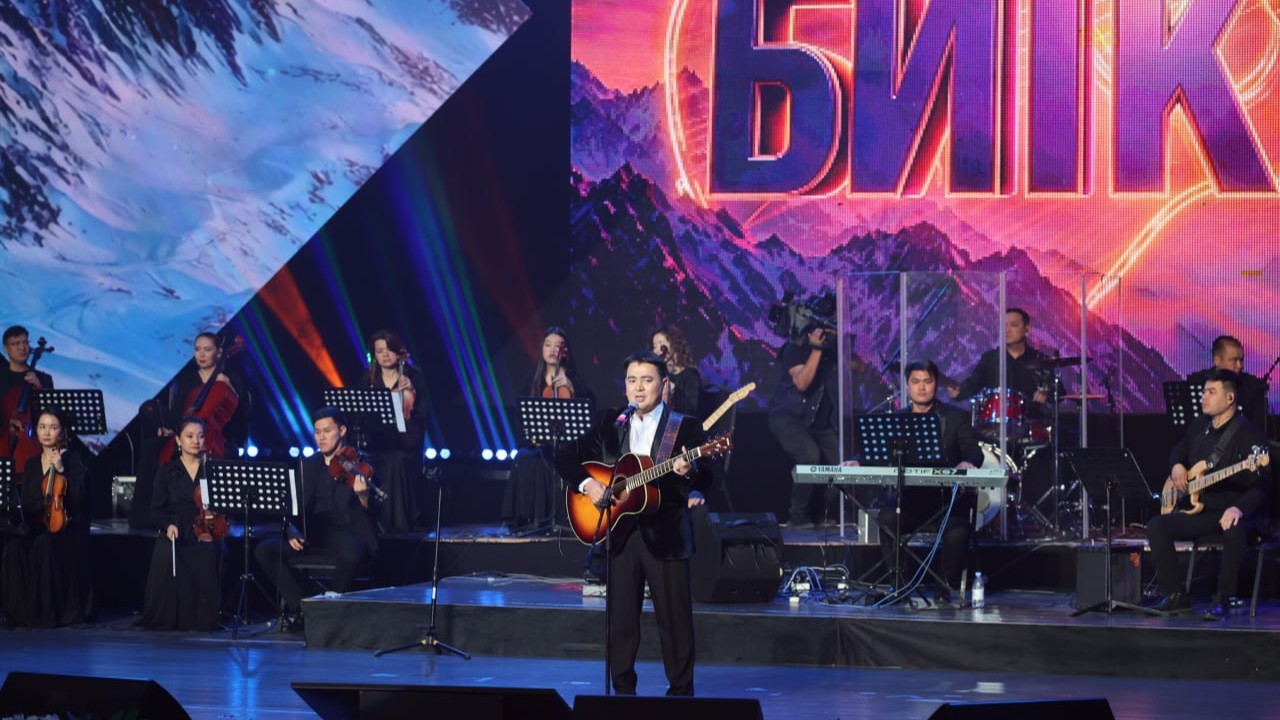 Елордада Ұлттық ұлан әншісі Асхат Әмірғалидің өнер кеші өтті