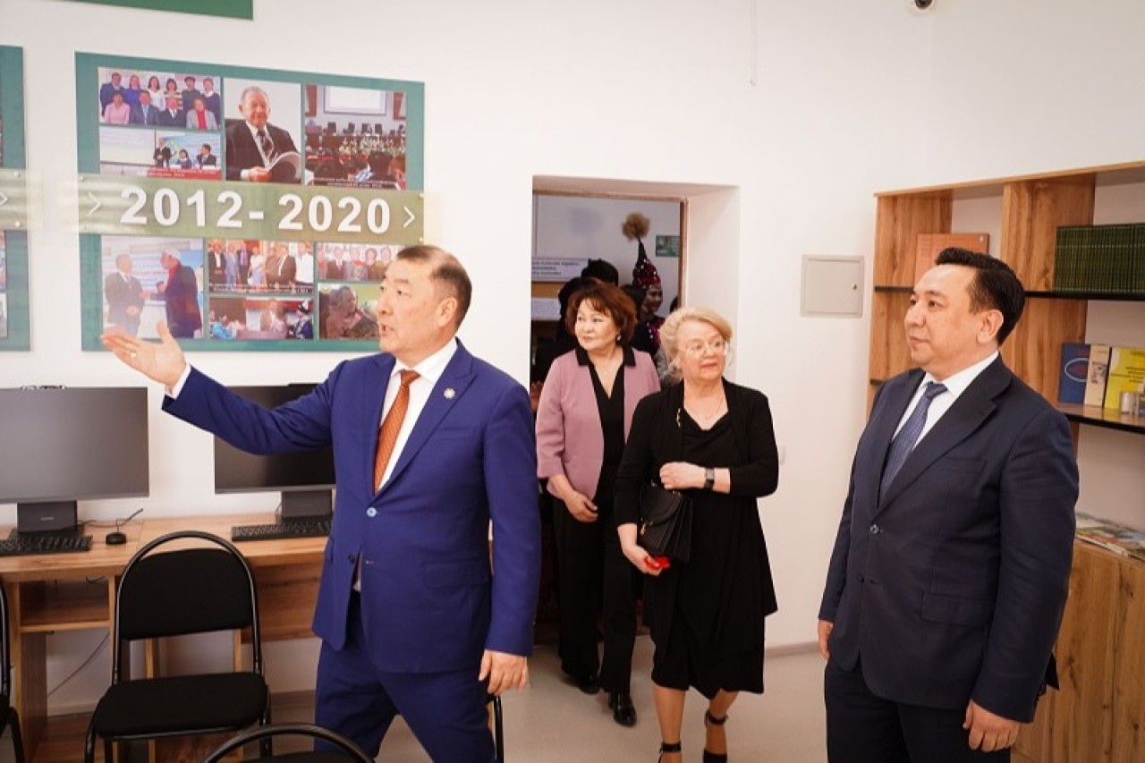 Елордадағы университетте профессор Михаил Спектор атындағы аудитория ашылды