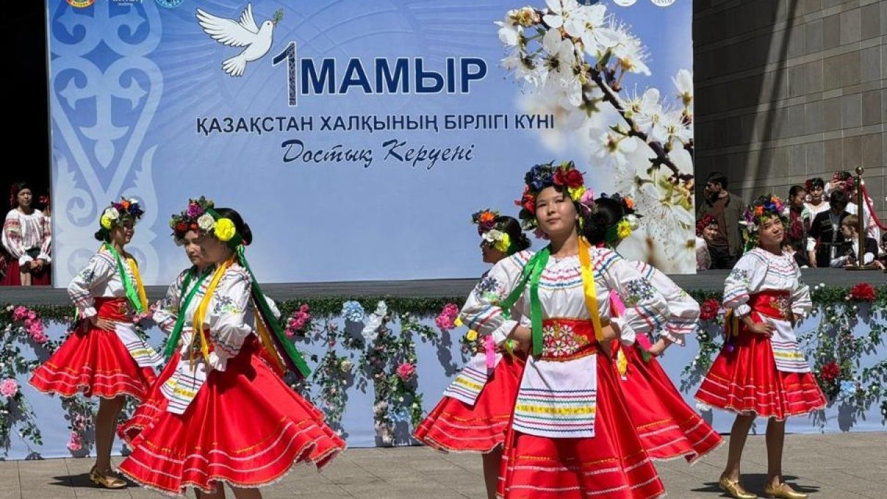 «Достық керуені»: Астанада 500-ден астам оқушы қатысқан ауқымды іс-шара өтті