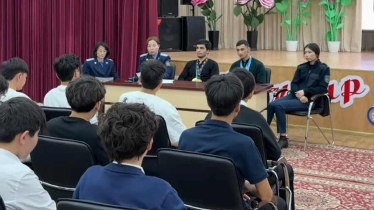 «Заң мен тәртіп»: елордалық прокурорлар оқушылармен кездесті