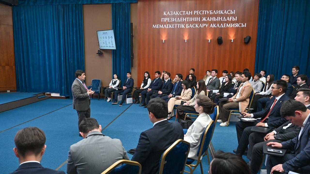 Мемлекеттік қызмет істері агенттігінің төрағасы жастармен кездесті