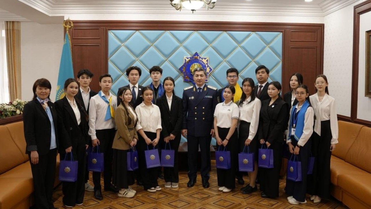 Бас прокуратура басшылығы Болашақ прокурорлар клубының белсенділерімен кездесті