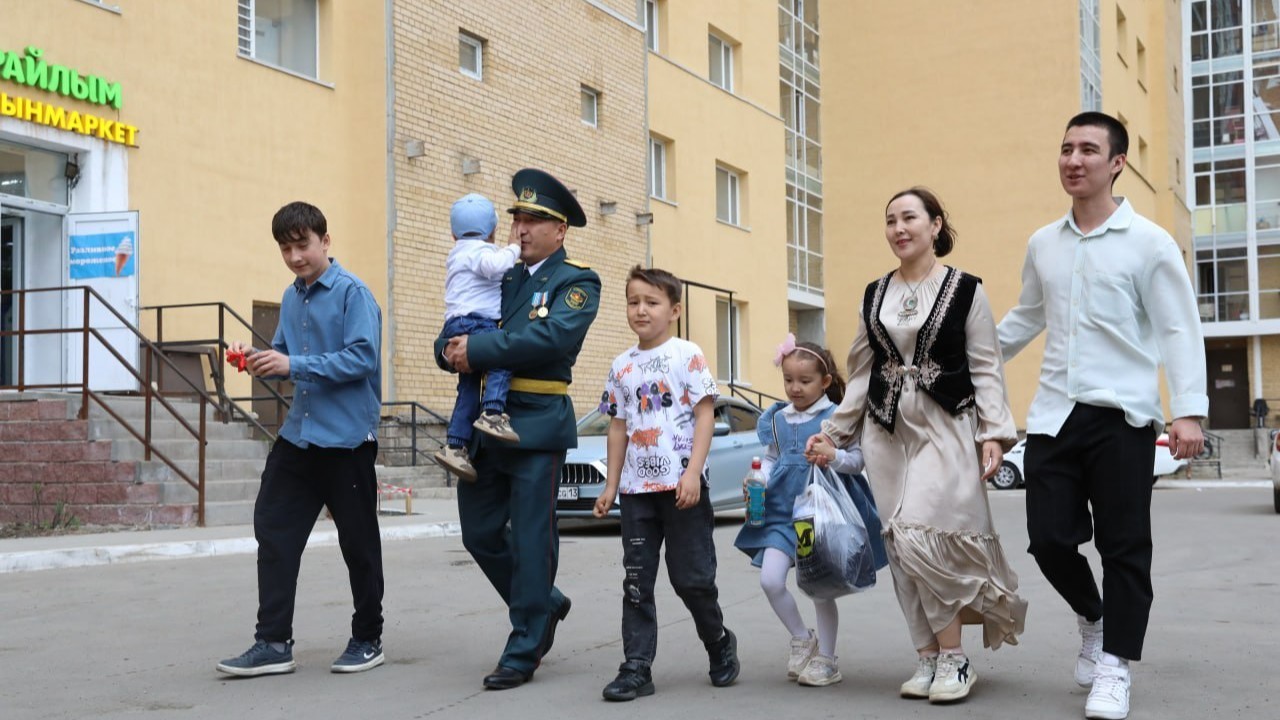 Отан қорғаушыларға құрмет: әскери қызметшілер баспаналы болды