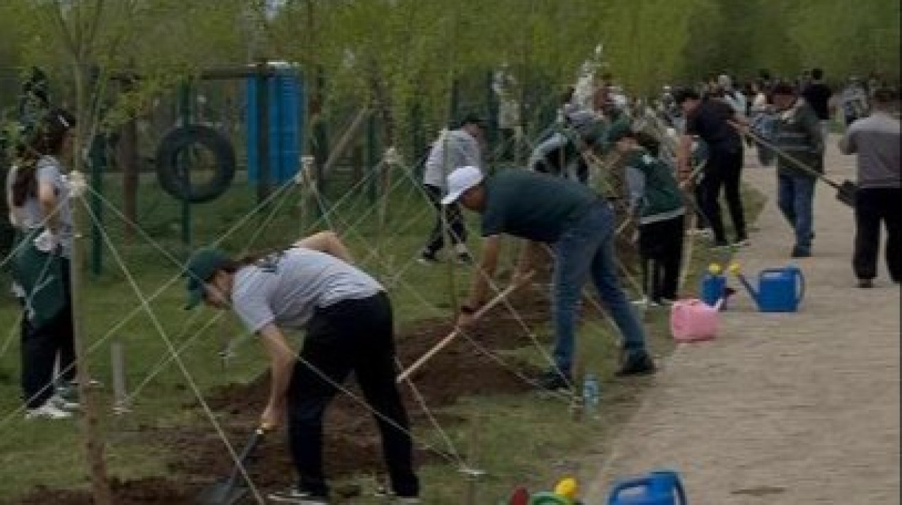 «Таза Қазақстан»: туризм саласының өкілдері Астананың тазалығына атсалысты