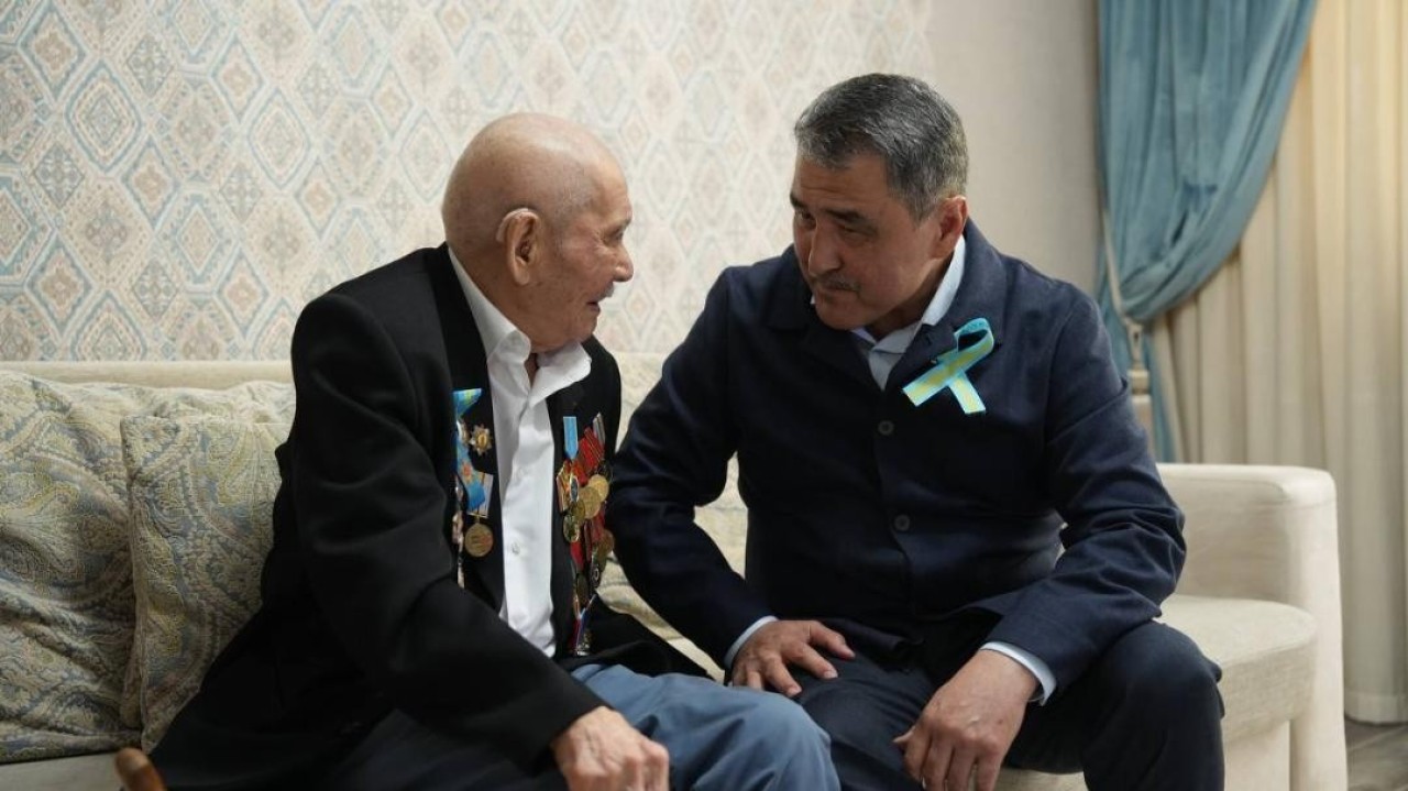 Нұржан Нұржігітов астаналық 102 жастағы соғыс ардагерін құттықтады