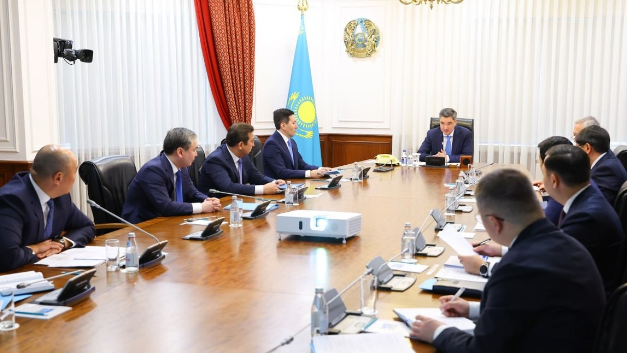 Олжас Бектенов жеңіл өнеркәсіпті дамыту тәсілдерін қайта қарауды тапсырды