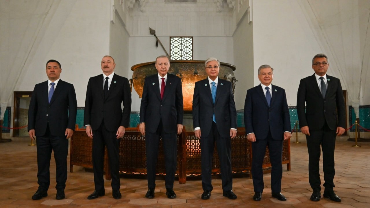 Түркі елдерінің президенттері Қожа Ахмет Ясауи кесенесіне зиярат етті