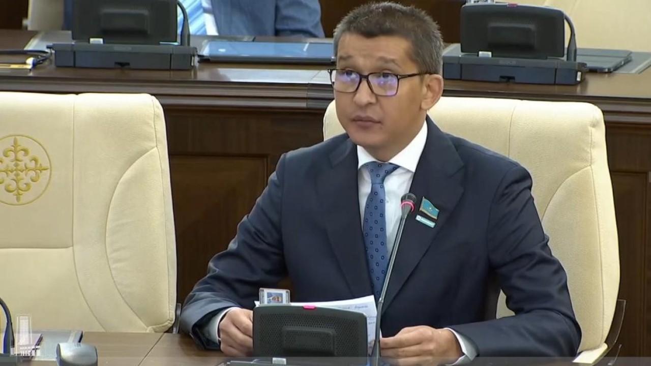 Депутат Адамбеков «Таза Қазақстан» қағидаттарын барлық саяси партиялар бағдарламаларының бір бөлігіне айналдыруды ұсынды