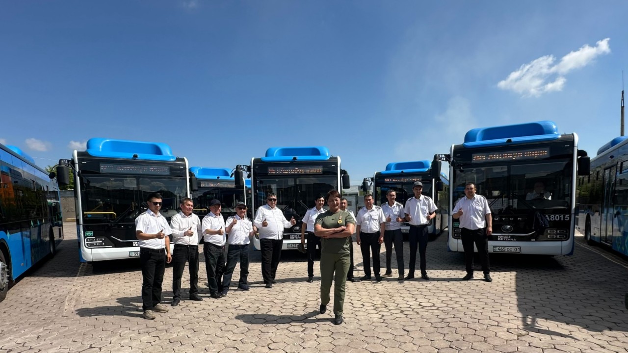 Елордалық Айгүл Ержанова 13,5 тонна автобусты сүйреп рекорд жаңартты