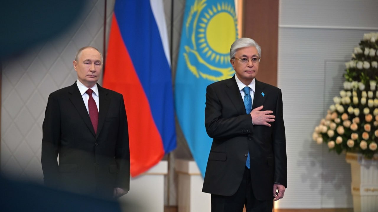 Мемлекет басшысы Тәуелсіздік сарайында Владимир Путинді қарсы алды