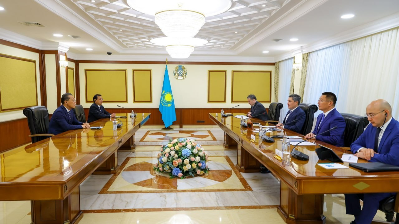 Олжас Бектенов Павлодарда өнеркәсіп паркін салатын сингапурлық компанияның басшылығымен кездесті