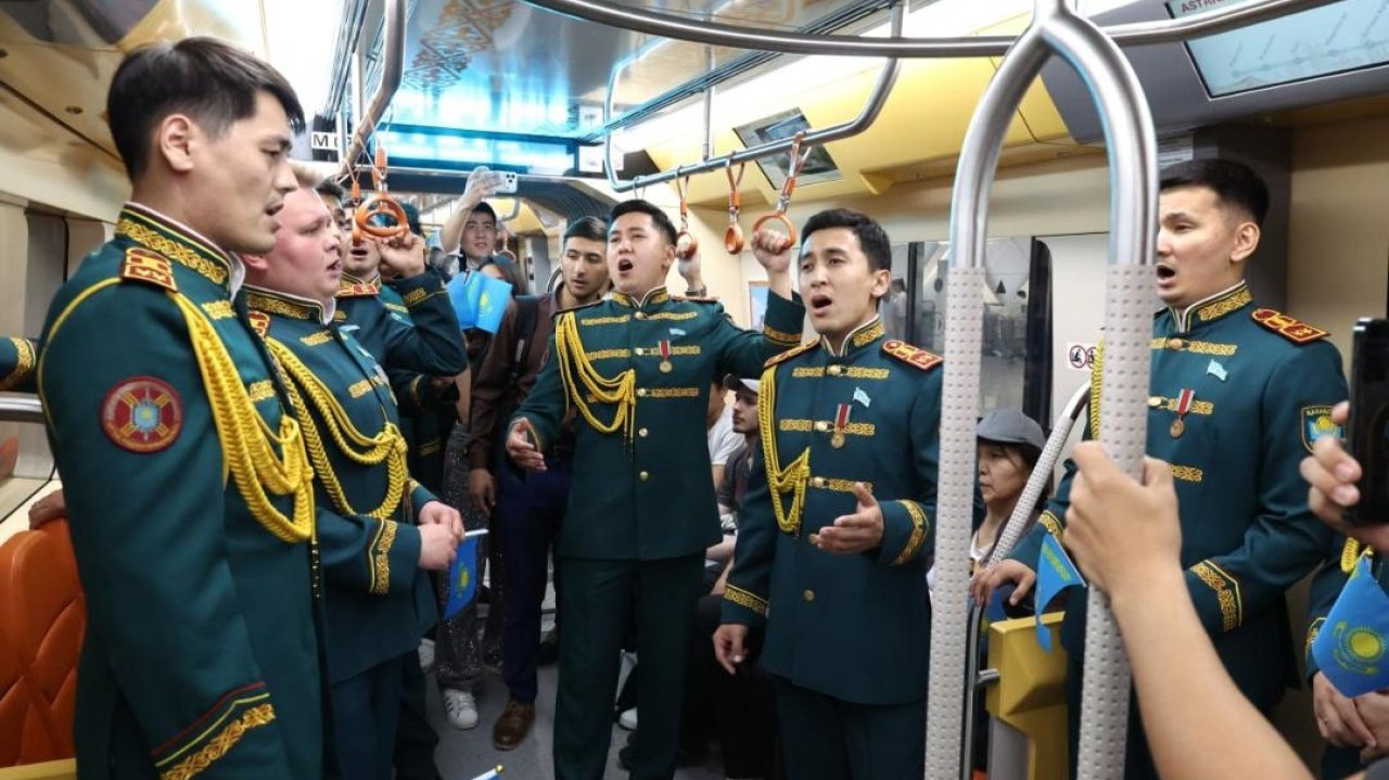 Ұлттық ұланның ерлер хоры LRT-да астаналықтарды Мемлекеттік рәміздер күнімен құттықтады